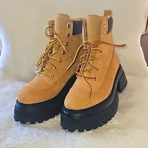 Timberland Women Sky 6-Inch Lace Up Boot Size 7.5 Wheat Nubuck